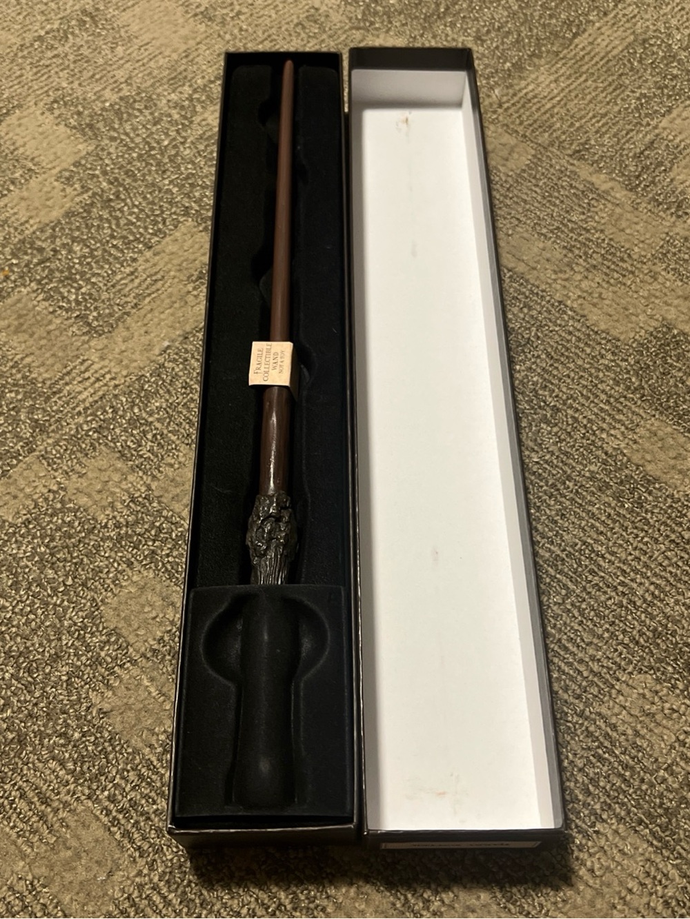 Official Universal Studios
Wizarding World Of Harry Potter
Wand Replica with Box